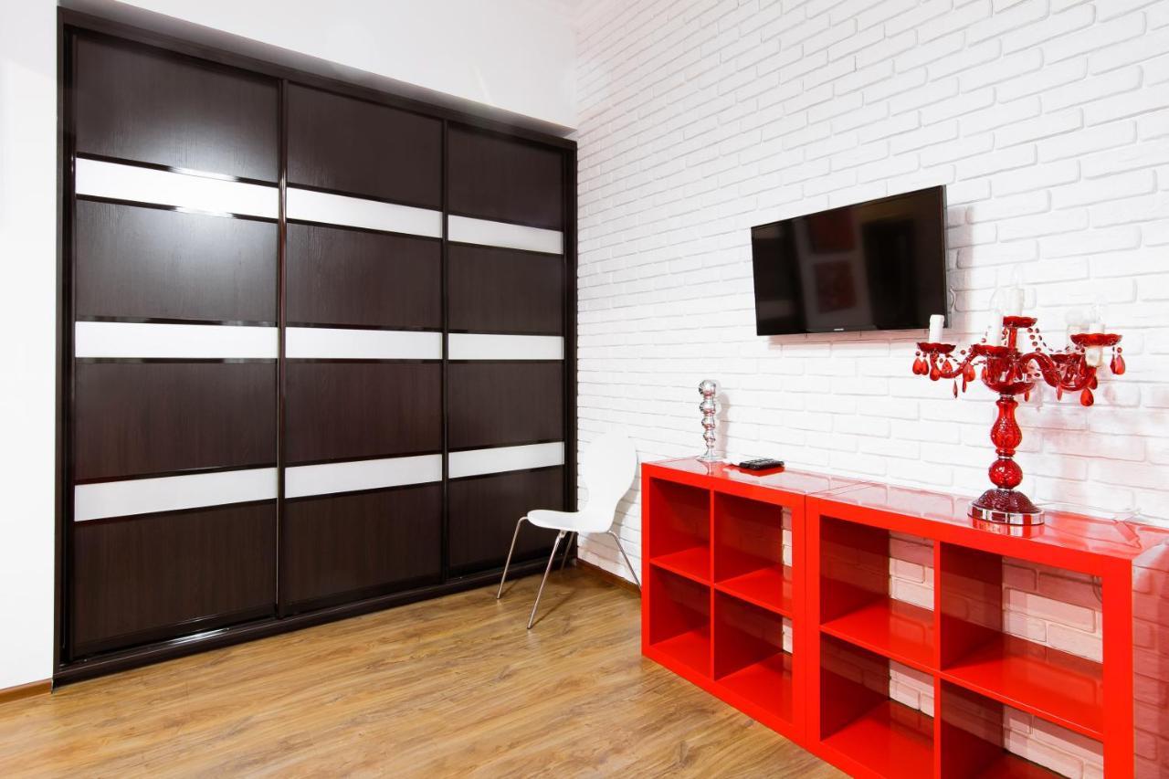 Modern Apartment In The City Center In A New Building 敖德萨 外观 照片
