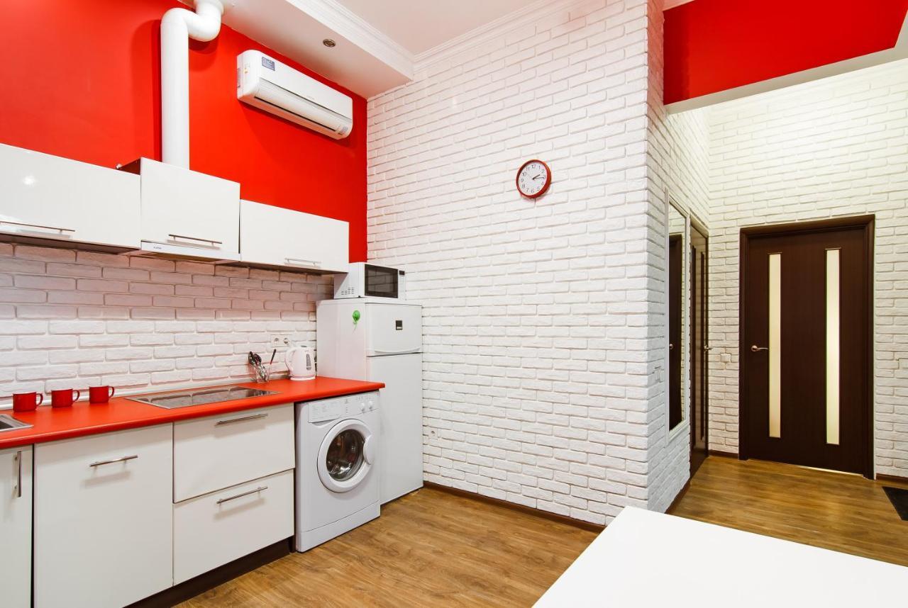 Modern Apartment In The City Center In A New Building 敖德萨 外观 照片
